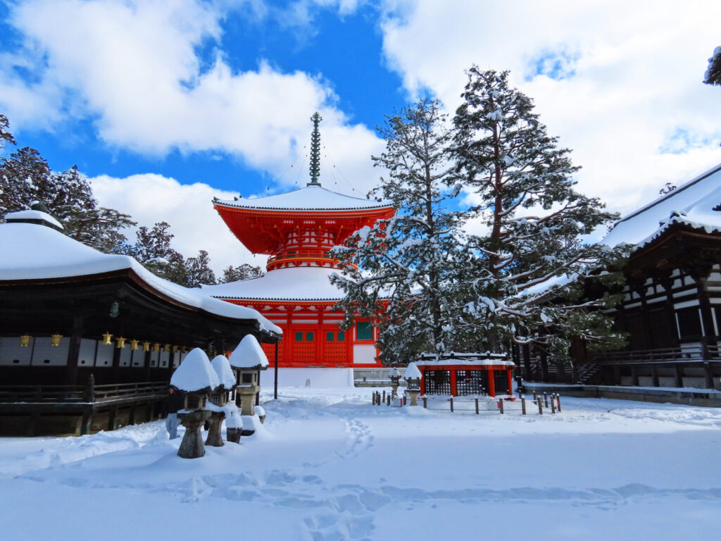 雪の高野山壇上伽藍