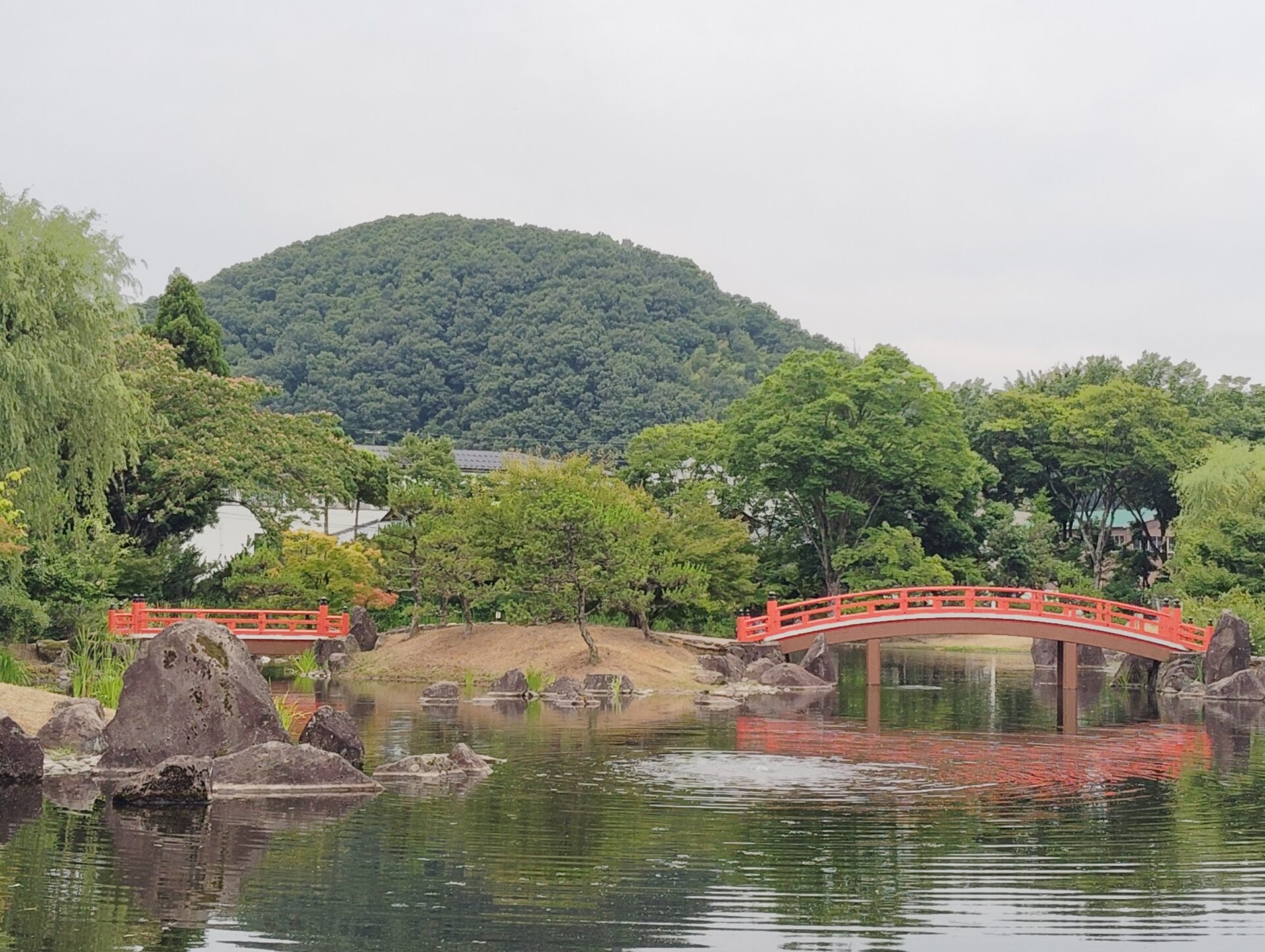 紫式部公園中島