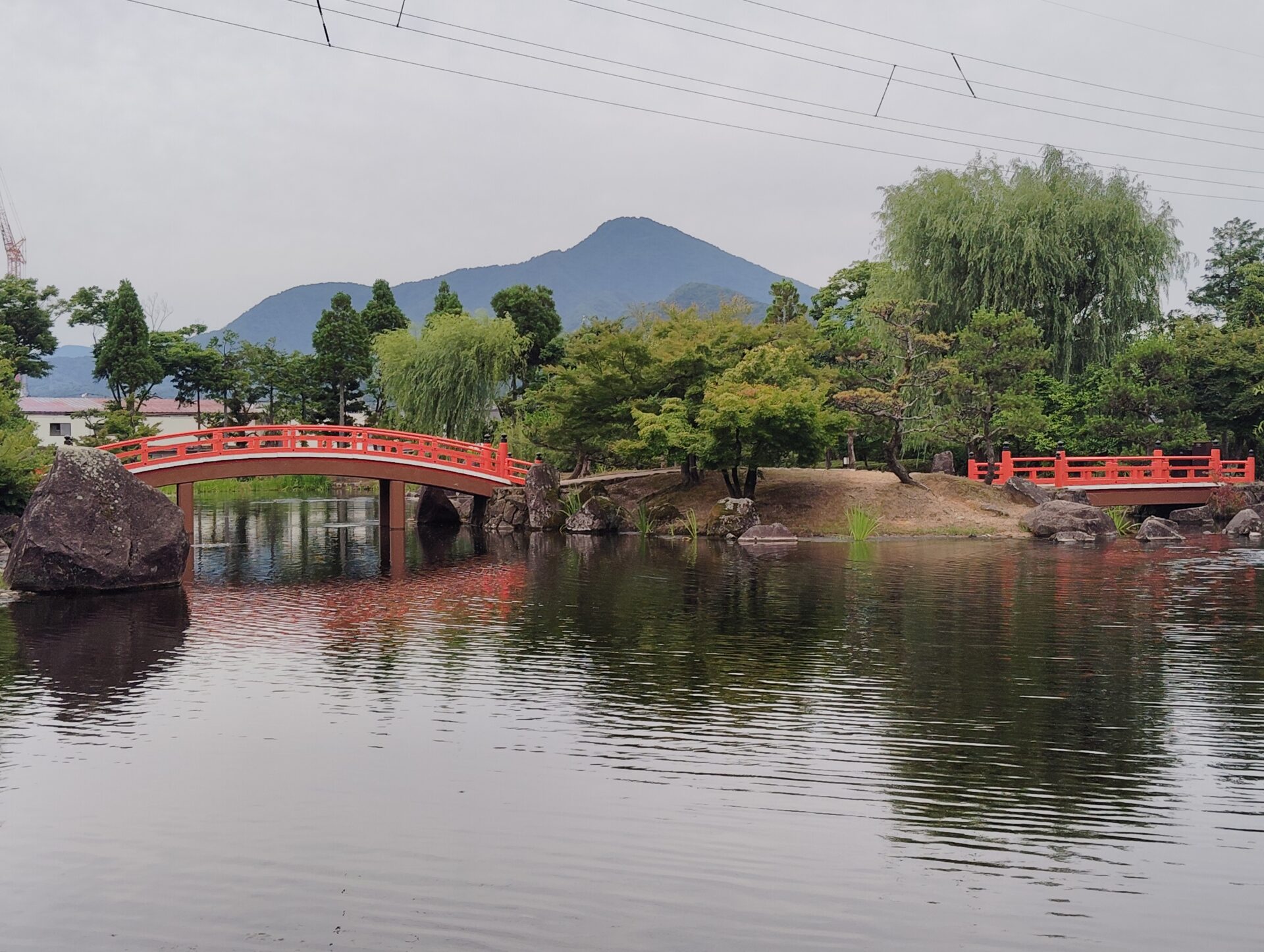 紫式部公園‐中島と日野山