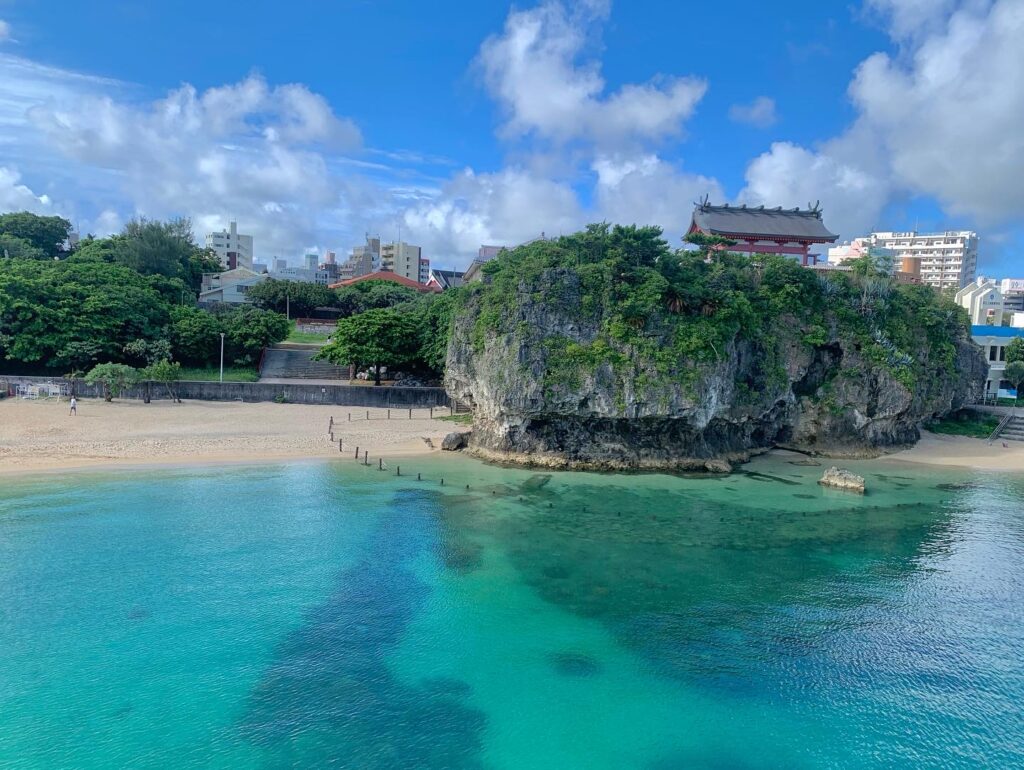 波上宮と波上ビーチ